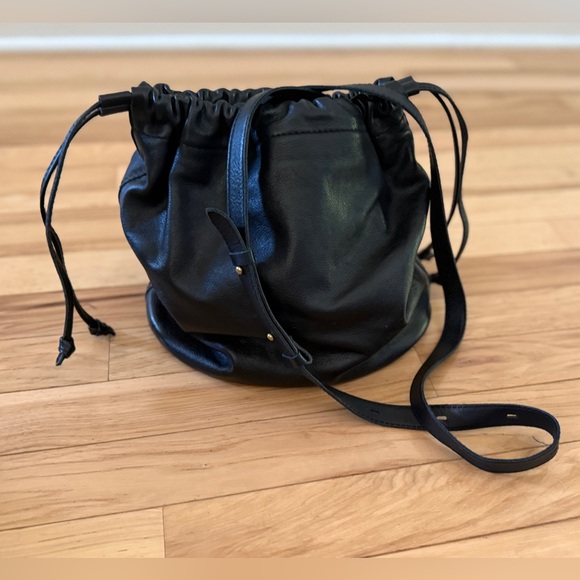 Madewell Handbags - NEW Madewell Black Bucket Bag